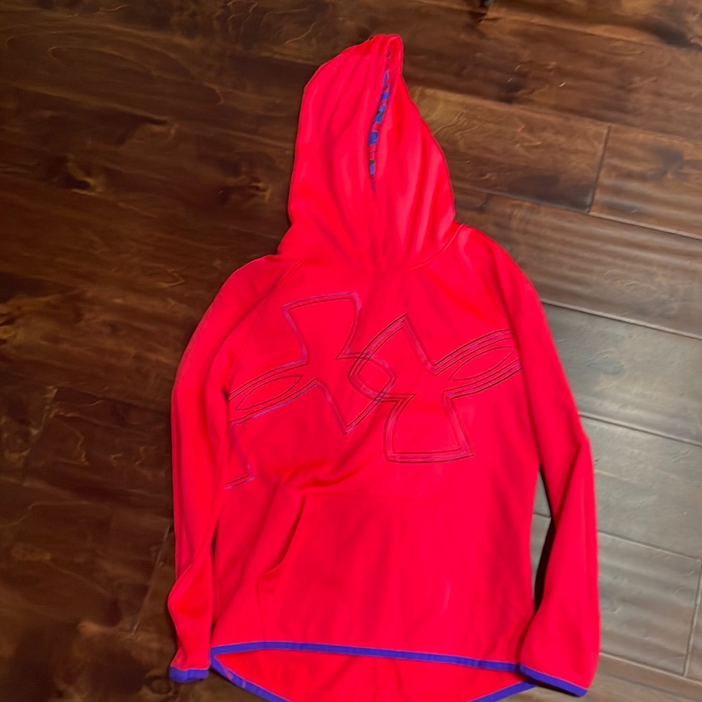 Under armour girls sweater Medium